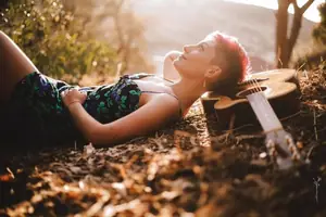 Cartel de Sala Lugarda en El Corral de las Cigüeñas