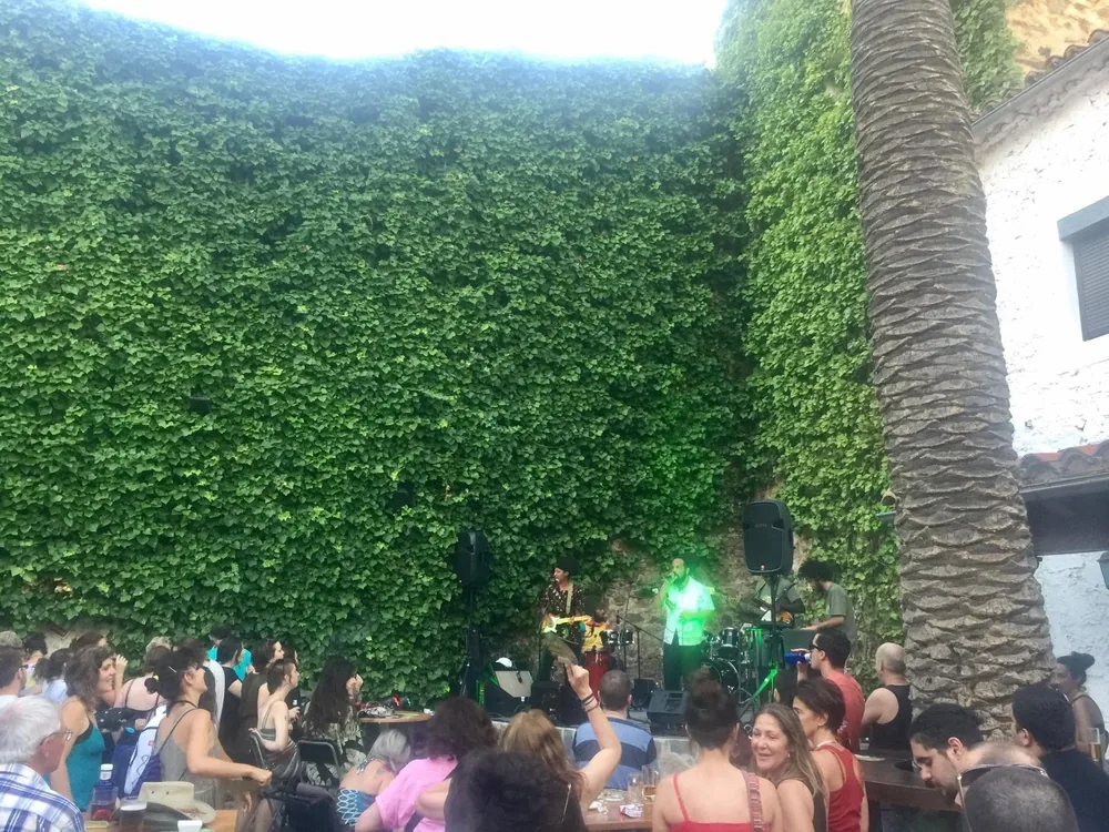 Ambiente de concierto en El Corral de las Cigüeñas, foto de Carlos Ledesma